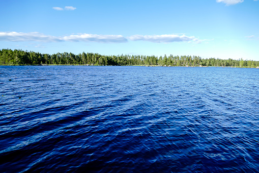 lago en el bosque, hermosa foto imagen digital, en Suecia Escandinavia Norte de Europa photo