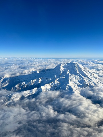 Picture of Mount Rainier from an airplane