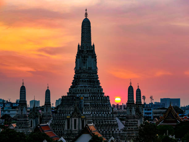 istock Wat Arun. Bangkok. Thailand. Temple 1946844450