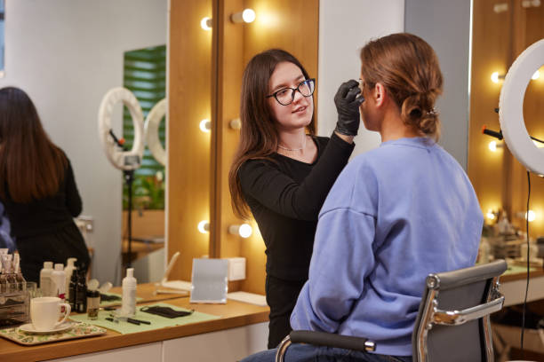 istock Microblading Artist, Beauty Treatment, Brow Treatment 1947195010