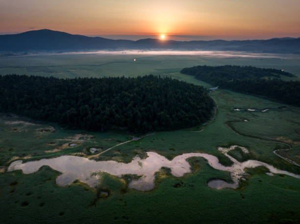intermittent lake at sunrise - lake cerknica photos et images de collection