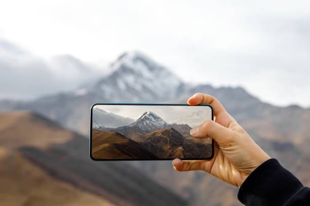 istock Making tourist photos using a smartphone camera. 1947466868