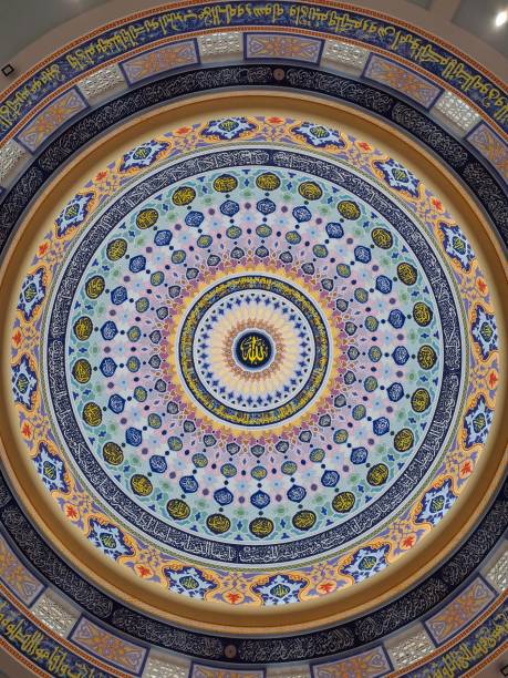 istock Islamic motives at Mosque 1948404879
