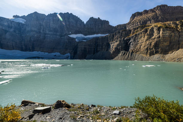 lac supérieur de grinnell, glacier grinnell, montana - balance variation nature stone photos et images de collection