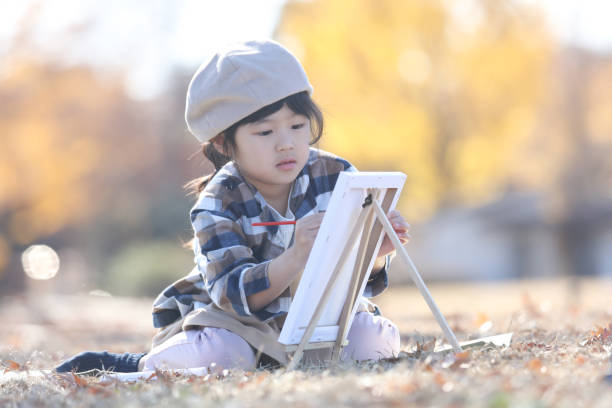 istock girl drawing a picture 1948561545
