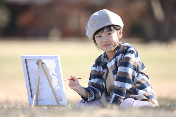 istock girl drawing a picture 1948562057