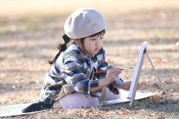 istock girl drawing a picture 1948562061
