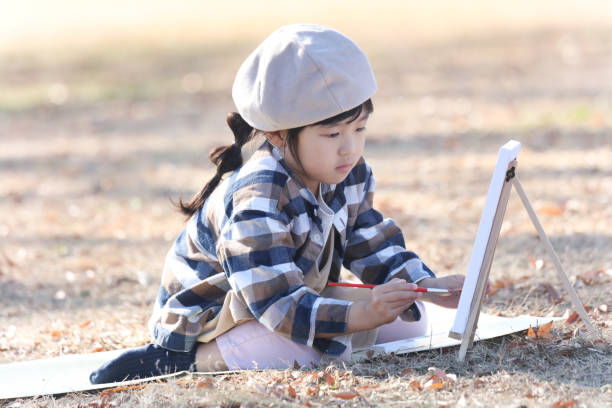 istock girl drawing a picture 1948562564