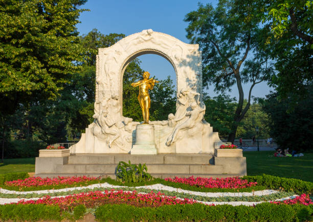 istock Mozart-Statue-Burggarten-Vienna- Vienna Austria 1948619551