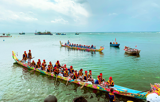 Ly Son Island, Vietnam - ‎‎January 30, 2020 : Vietnamese Traditional Boats Racing In Ly Son Island. This Festival Has Been Recognized As Part Of The National Intangible Cultural Heritage.