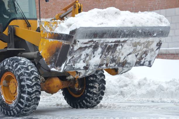 istock snow removal in the city 1949150724