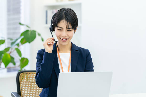 Japanese woman working at a call center Japanese woman working at a call center 仕事 stock pictures, royalty-free photos & images