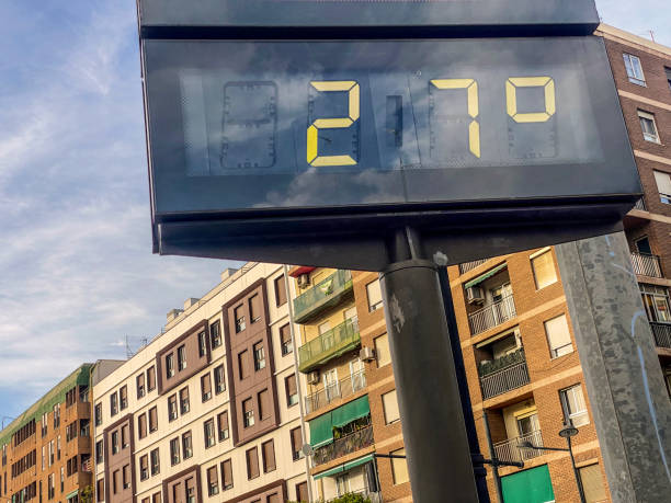 istock 27 degrees celsius in the city 1949513970