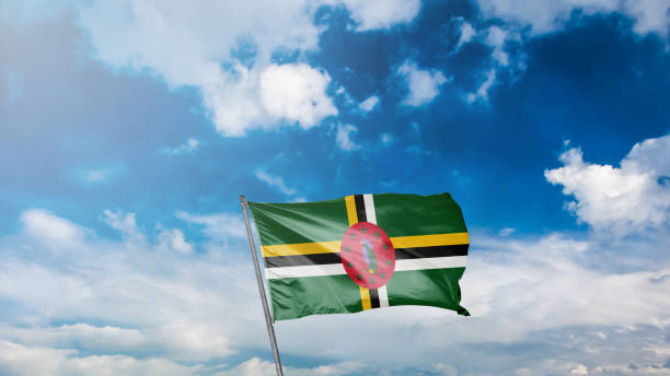 mavi gök yüzü arka planında dominica bayrağı Translation: flag of dominica on blue sky background