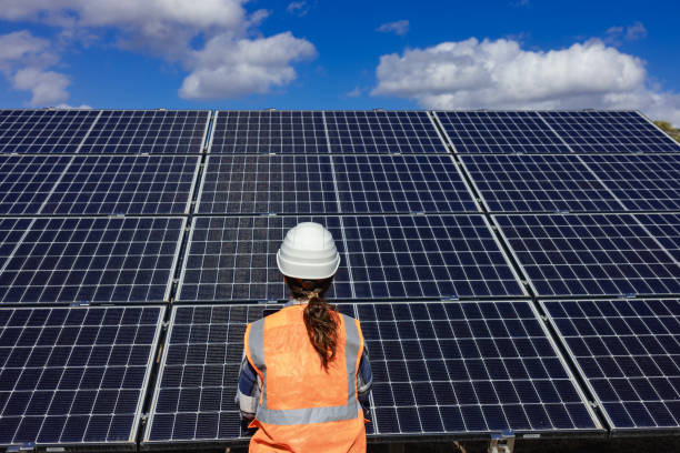 istock Young female maintenance engineer working at solar energy power farm 1949594865