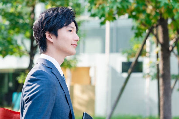 istock Businessmen who commute to work in suits 1949870574