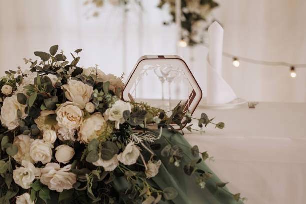 Elegant wedding table, floral arrangement.