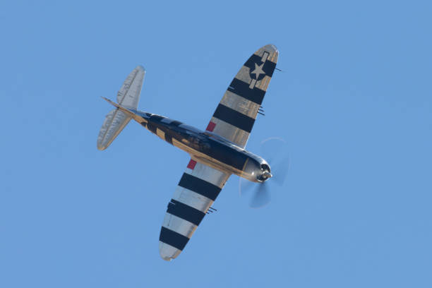 p-47g thunderbolt(제2차 세계 대전 미국 전투기)와 "invasion stripes"의 평면도 - p 47 thunderbolt 뉴스 사진 이미지