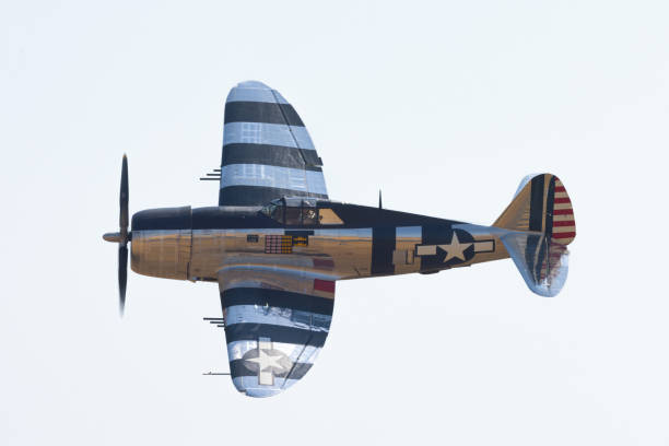 side view of a p-47g thunderbolt (wwii american fighter plane) and its “invasion stripes” - p 47 thunderbolt 뉴스 사진 이미지