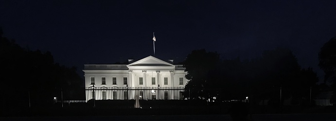 The White House at night (Washington DC).