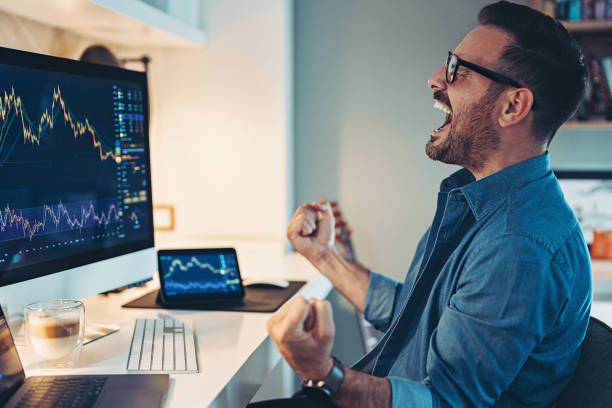 istock Happy with the financial trade 1952026389