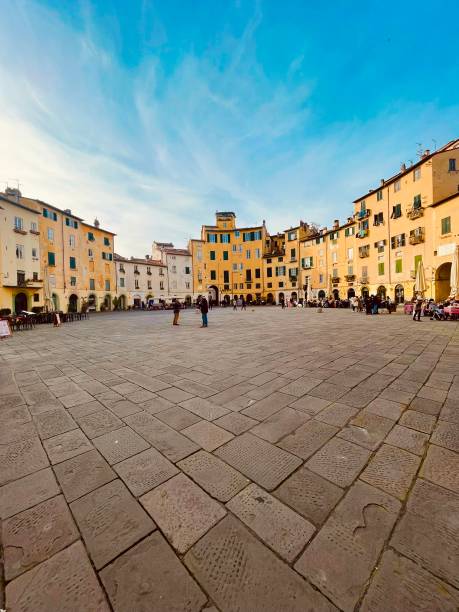 istock Piazza dell'Anfiteatro di Lucca 1952052885