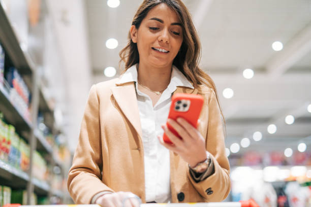 istock Female customer shopping with smartphone checklist 1952092777