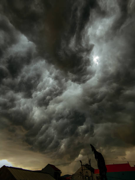 istock Terrible clouds in the afternoon 1952110386