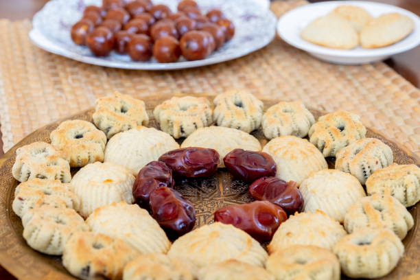 arabian eid sweets ,mamoul ,kahk, islamic celebration - pastry bakery biscuit cookie imagens e fotografias de stock