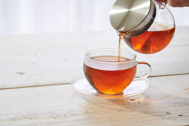 ティータイムに温かいお茶を飲むイメージ