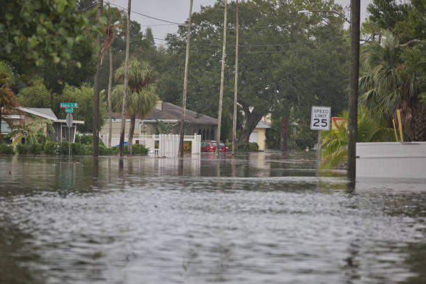 florida residential coastal flooding - assistência em catástrofes imagens e fotografias de stock