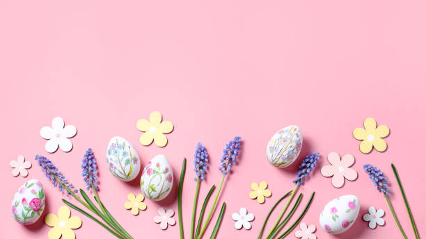 easter card with flower design eggs, hyacinths, flower decor on pastel pink background - 11088 foto e immagini stock