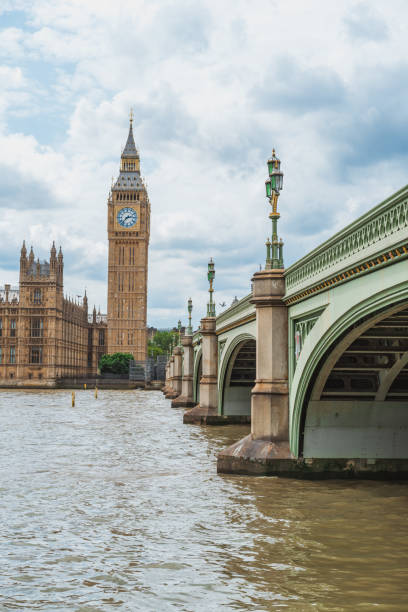 big ben and the parliament with westminster bridge in london - london england victorian style big ben dark stock-fotos und bilder