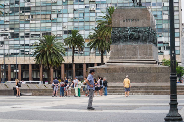 monument to josé artigas, plaza independencia, 우루과이 - montevideo uruguay town square travel 뉴스 사진 이미지
