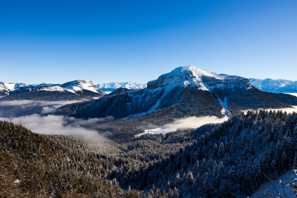 summit of chamechaude, the highest point in the chartreuse regional natural park, covered in snow above a sea of clouds and surrounded by dent de crolles and belledonne range from charmant som - crolles imagens e fotografias de stock