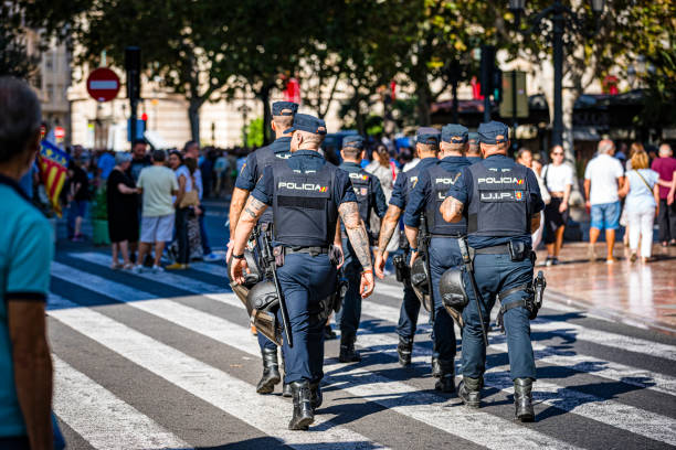 group of policeman walking in valencia, spain - otono photos et images de collection