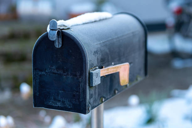 istock icy mailbox in the usa in winter 1953105077