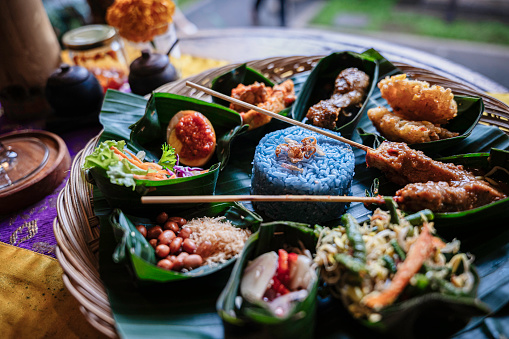 What an artful dish. This is one of the most popular dishes.  Nasi Campur (Nasi Rames). You can think of it as Mixed Rice. Blue colored rice comes with many small dishes. I couldn't touch it for a while because I didn't destroy the art. The most outstanding part is the Blue Butterfly Pea Flower Rice.