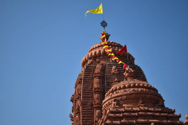 shikhara of a jagannath temple. it is the superstructure, tower, or spire above the sanctuary and also above the pillared mandapas (porches or halls) - pillared - fotografias e filmes do acervo