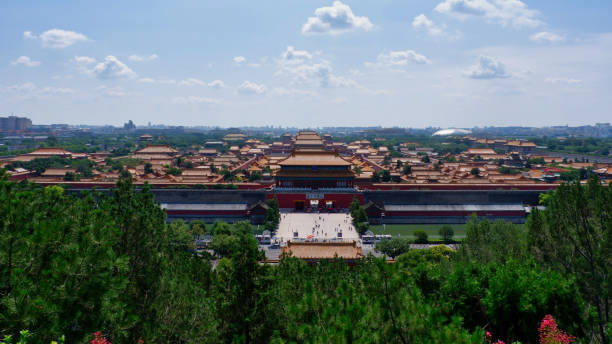 архитектурный комплекс запретного города в пекине, китай - gate of divine military genius стоковые фото и изображения