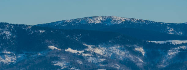 pilsko from barania gora hill in winter beskid slaski mountains in poland - cieszyn zdjęcia i obrazy z banku zdjęć