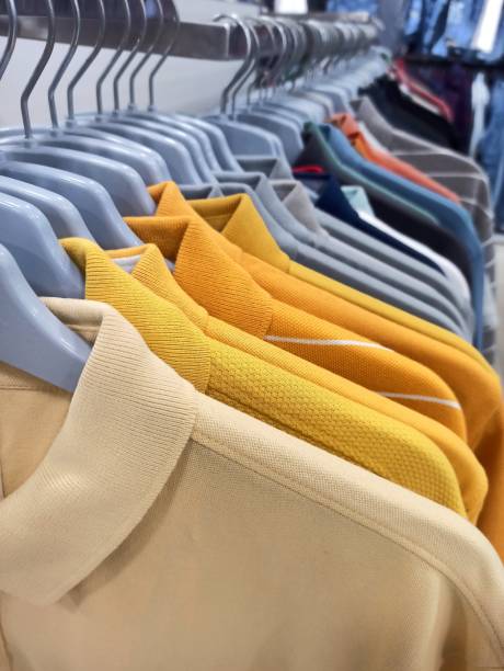 красочная коллекция футболок для мужчин - polo shirt multi colored clothing variation стоковые фото и изображения