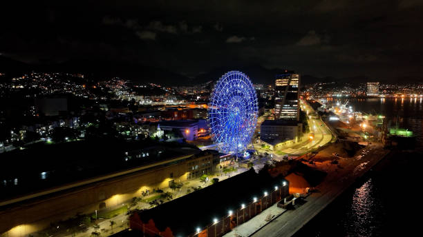 night landscape of illuminated colorful ferris wheel at rio de janeiro brazil - rio de janeiro night sugarloaf mountain corcovado foto e immagini stock