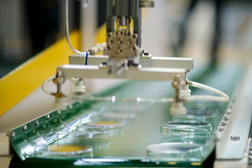 The process of manufacturing plastic products in automated production