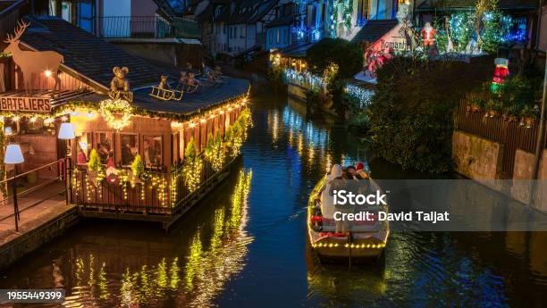 Christmas Market In Colmar Alsace France - Fotografie stock e altre immagini di Colmar - Colmar, Natale, Mercatino di Natale