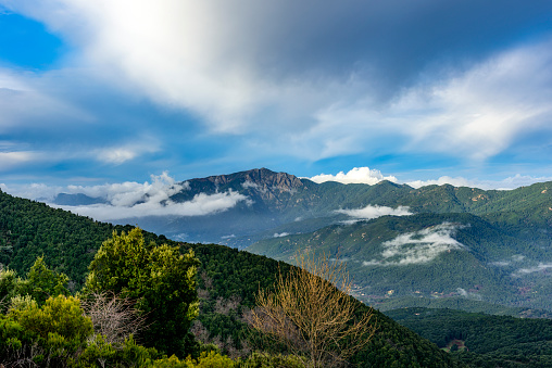 paysage de montagne en Corse du sud en hiver