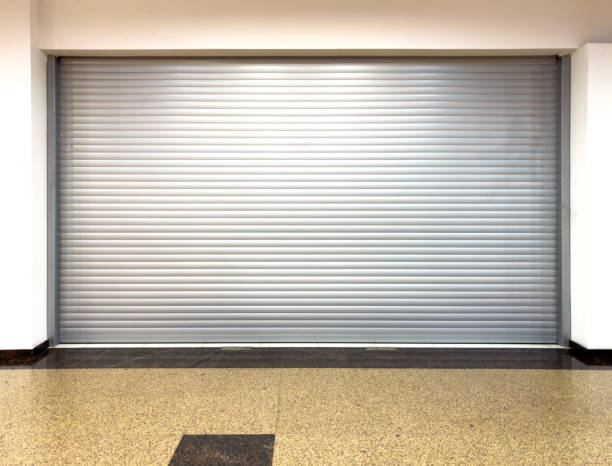 istock Closed boutique in a shopping center 1957538588