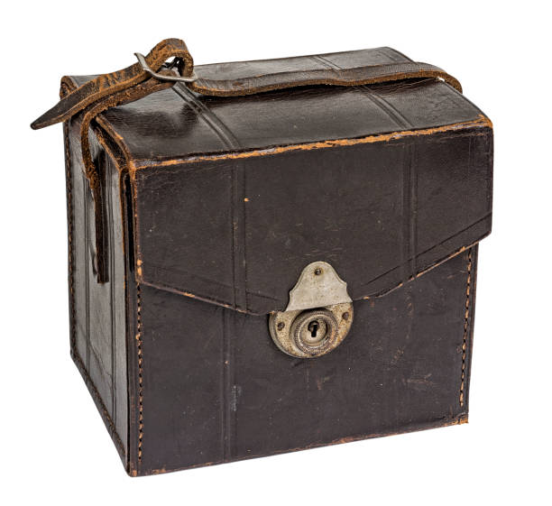 old brown camera bag isolated on white - trunk luggage old fashioned retro revival zdjęcia i obrazy z banku zdjęć