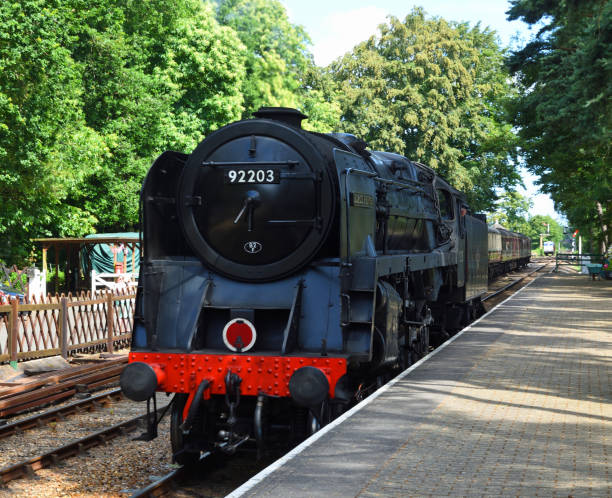 vintage british railways br standard class 9f 2-10-0  steam locomotive  "black prince" at station. - the black prince foto e immagini stock