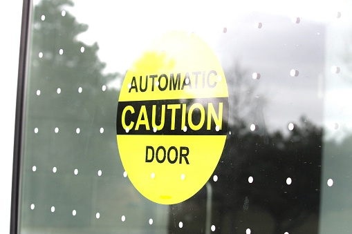 Cautionary sticker of automatic door